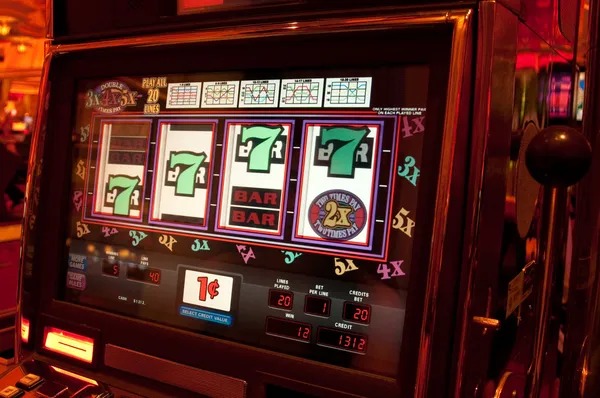 Dragon Hatch live-dealer table showing five card positions and betting layout